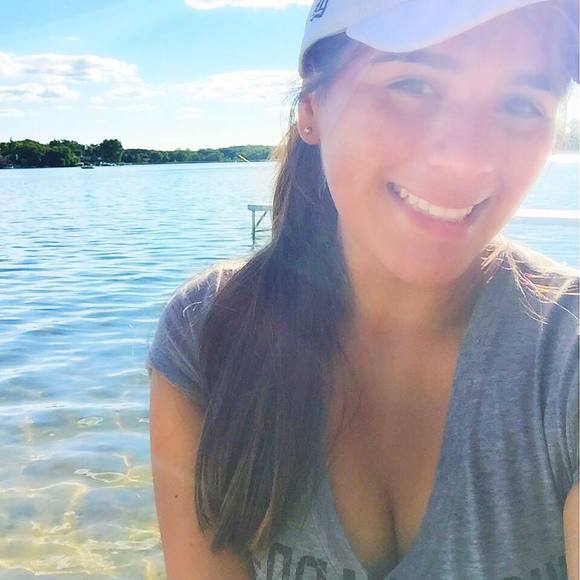 Meet your Posher, Adia - Picture 1 of 1